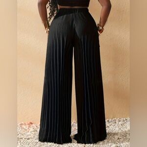 Elegant Black Pleated Wide-Leg Pants